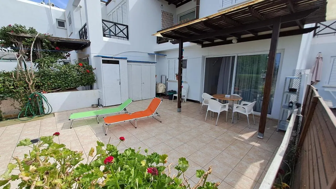 Yialos Cozy Beach House Apartment Larnaca 0*,