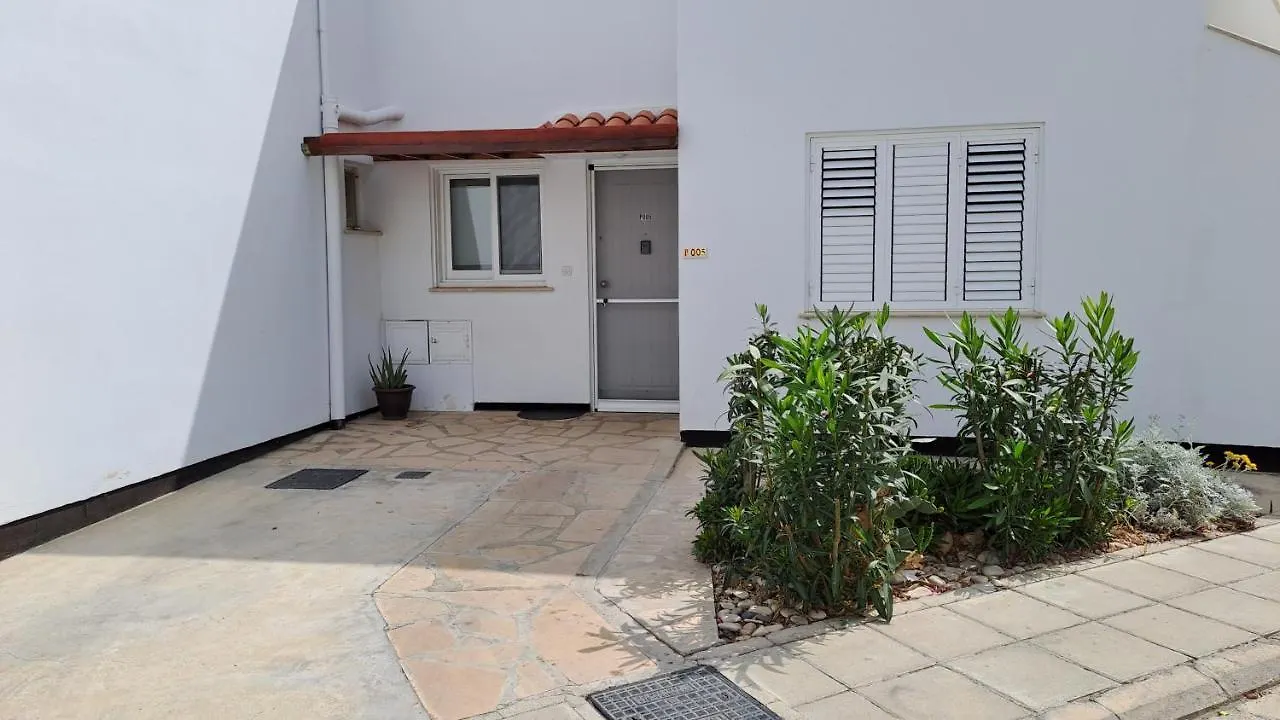 Yialos Cozy Beach House Apartment Larnaca