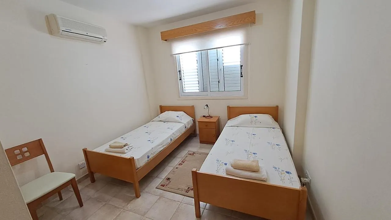 Ferienwohnung Yialos Cozy Beach House Larnaka
